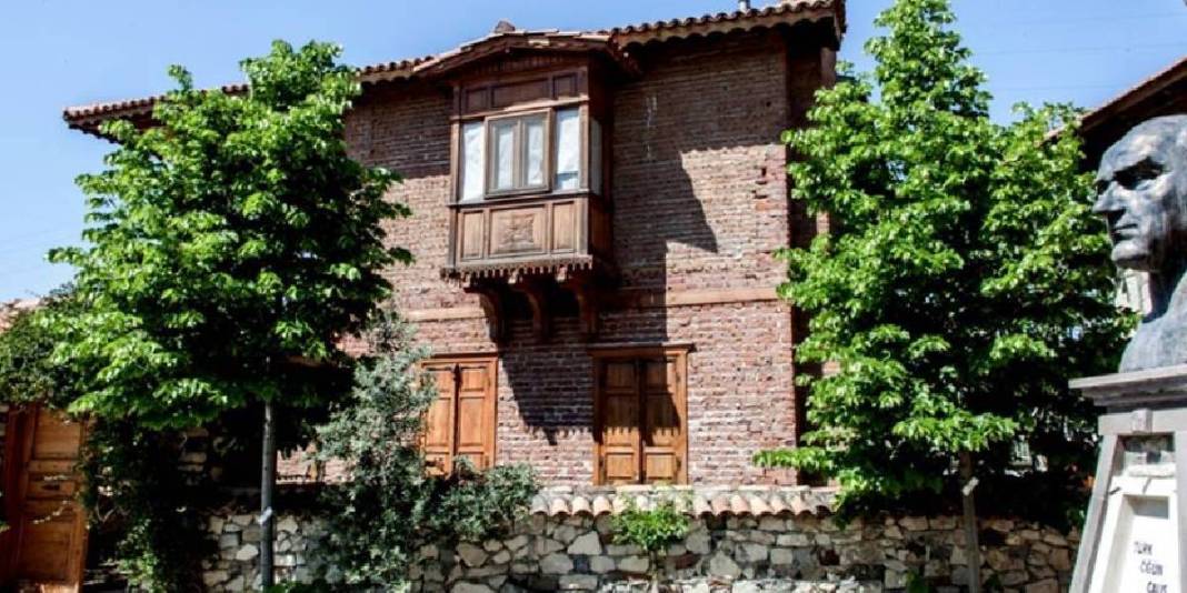 Türkiye’de böyle bir köy olduğunu çoğu kişi bilmiyor! Sır gibi saklanan Yunan köyü: Giriş bile özel izin istiyor 6